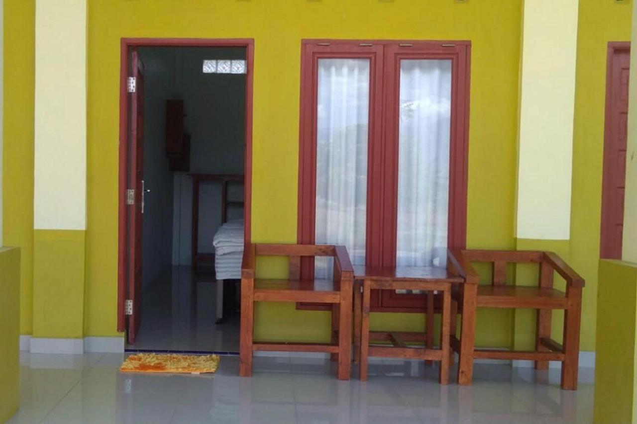 Hotel Anugrah Situngkir 3 Near Creative Hub Pangururan Samosir Redpartner Sinapuran エクステリア 写真